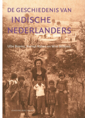 De geschiedenis van Indische Nederlanders | Vormgeving: Suzan Beijer, foto: P. Tielman met kinderen, Tjiseureuk, Puntjak, 18 juli 1954 (privcollectie J. Bos)